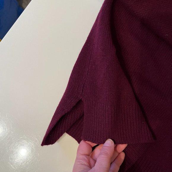 Calypso 100% Cashmere Plum V-Neck Sweater / Size Medium / NWT (Ret: $295) - Picture 10 of 16